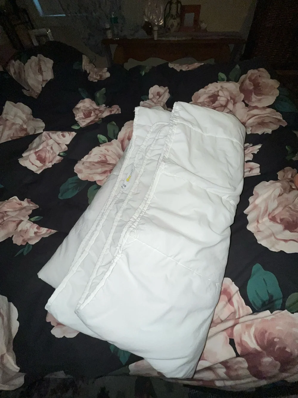 IKEA ~ White Comforter~ STJARNBRACKA~ Twin 80x58”